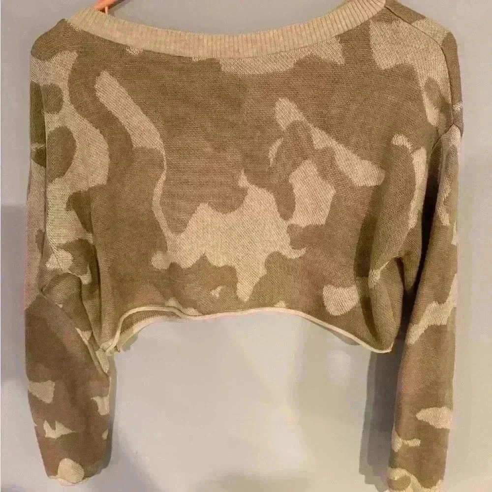 Knitted cropped sweater